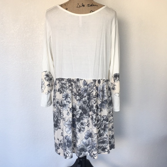 New white and flower blouse size 2XL - Picture 2 of 6